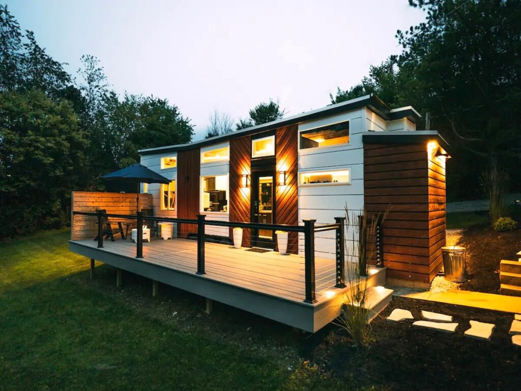 Modern and Stylish Mobile Tiny House