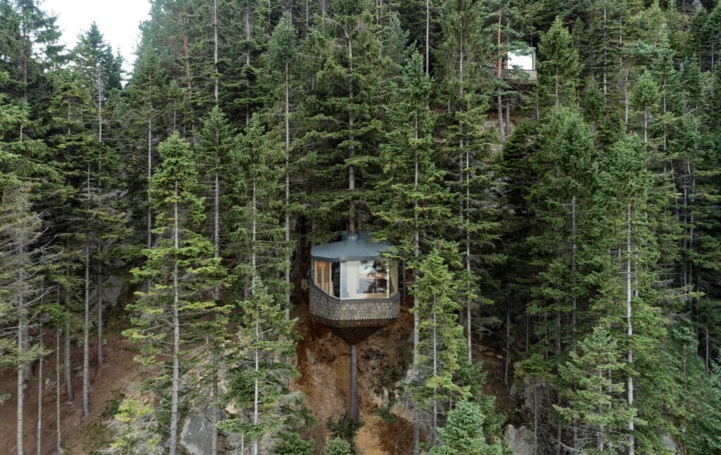 Lake View Small Tree House in the Wonderful Oslo Forest