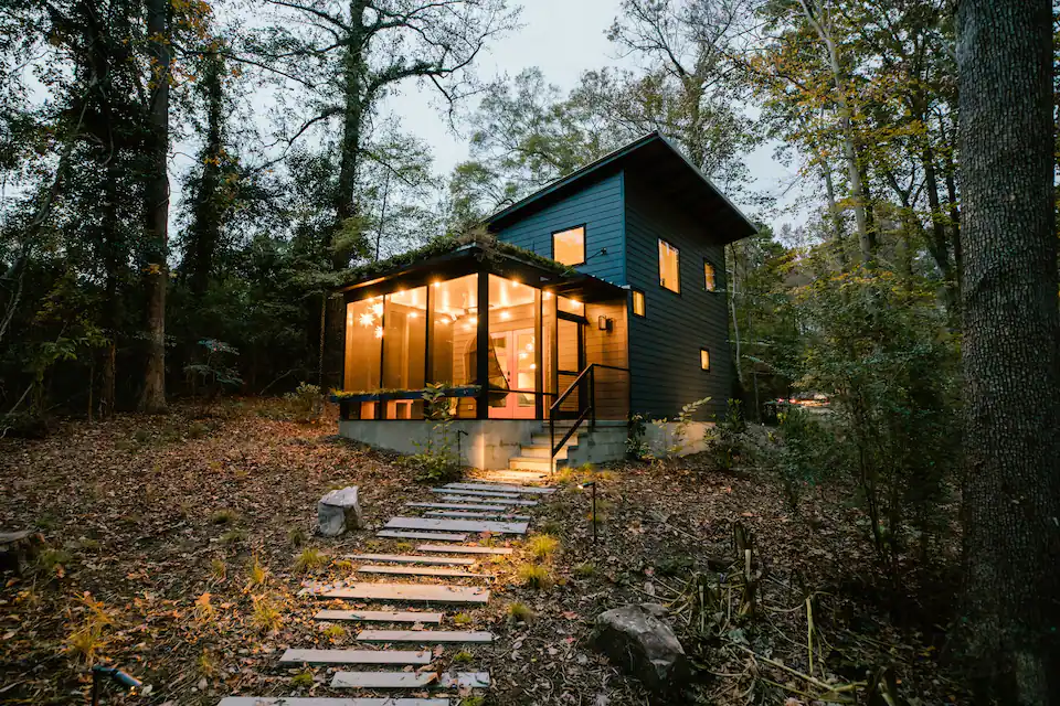 Discover the Modern Tiny House Floating Among the Trees in Durham