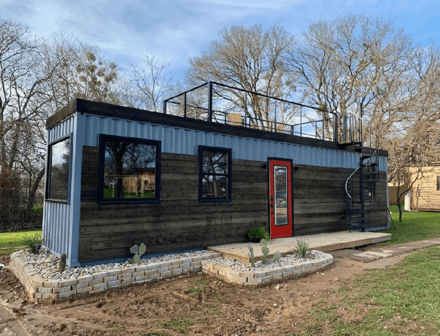 Attractive Tiny House Very Close to Magnolia