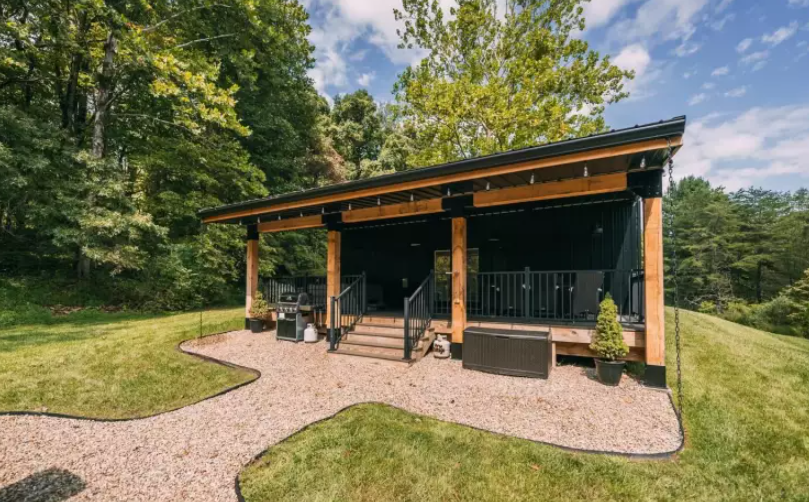 Black Container Cottage Gorgeous Absolutely