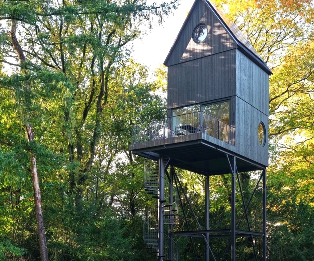 Birdhouse Style Tiny House in Hoge Veluwe National Park