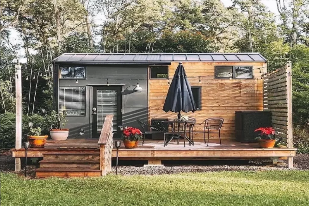 20 m² Airbnb Tiny House Tour in Hawaii